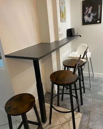 Apartment Appartement Entier Rez De Maison Avec Exterieur Proche Reims